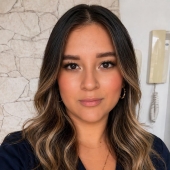 Natalia Reina, Asistente estética